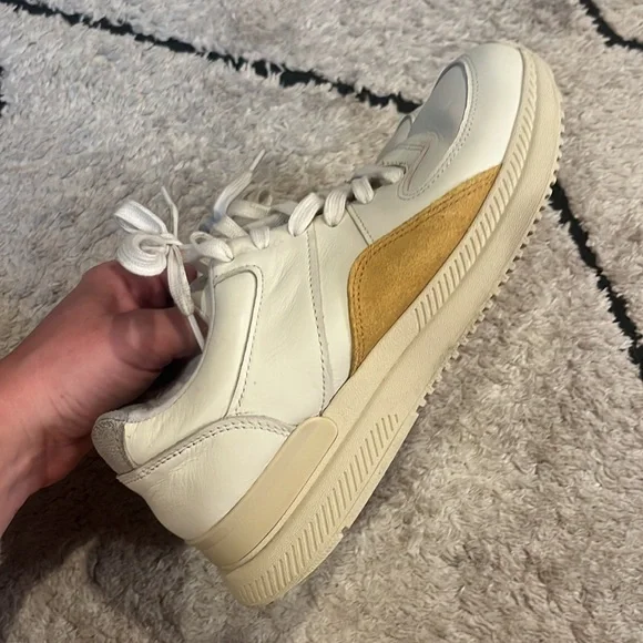 everlane sneakers White and Gold Sneakers 7 - Picture 2 of 5